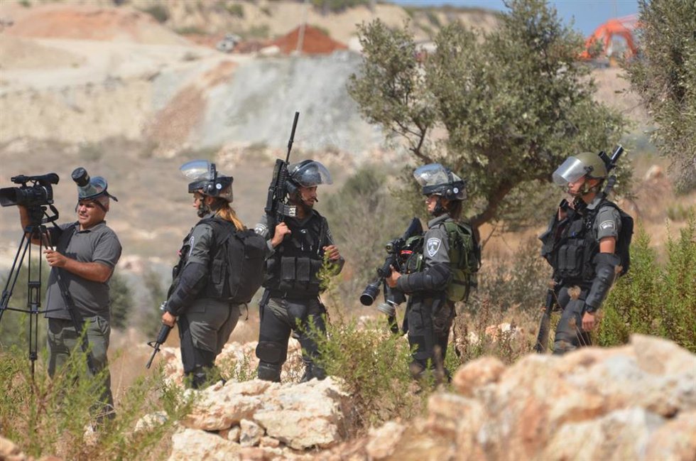 Archivo - Efectivos del Ejército israeí desplegados en Bilin, cerca de Al Bira