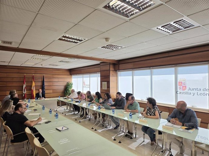 Pino en la primera reunión con los representantes de las redes de desarrollo rural de Castilla y León Princal, Rural Red y Huebra