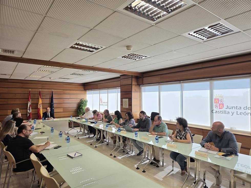 Pino en la primera reunión con los representantes de las redes de desarrollo rural de Castilla y León Princal, Rural Red y Huebra