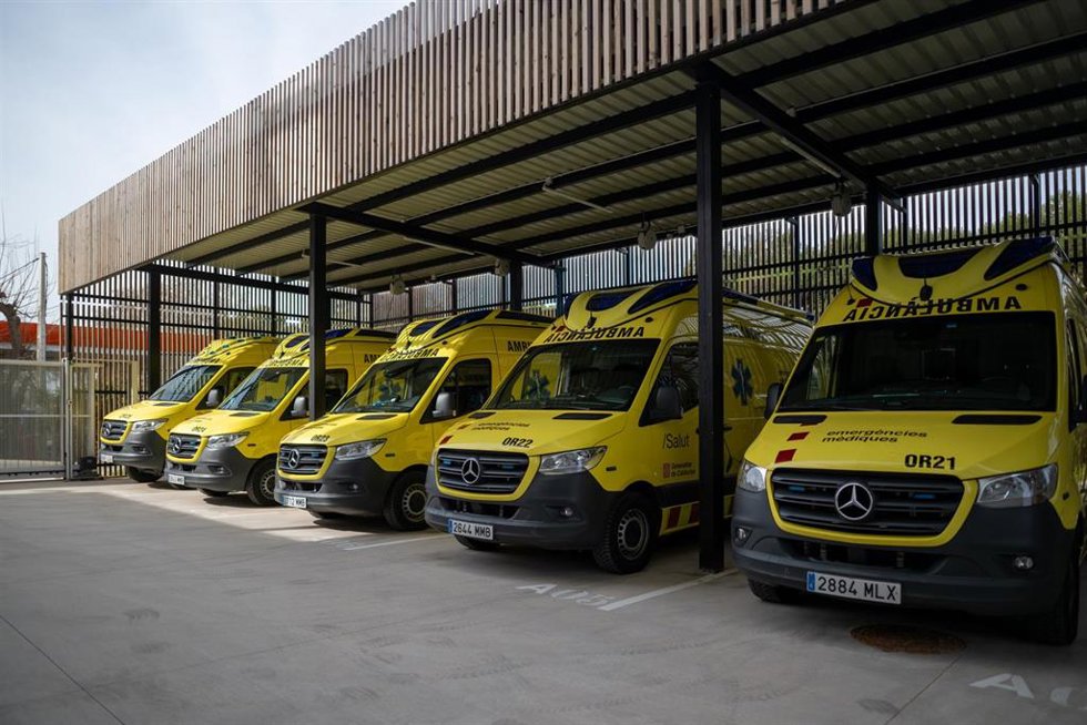 Archivo - Ambulancias en la nueva sede del SEM, a 18 de febrero de 2026, en L´Hospitalet de Llobregat, Catalunya (España).
