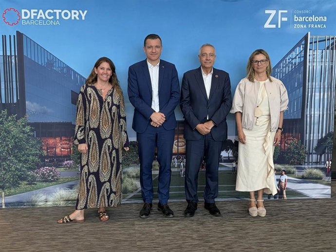El conseller de Agricultura, Ganadería, Pesca y Alimentación de la Generalitat de Catalunya, Òscar Ordeig; la secretaria de Alimentación, Rosa Cubel; el presidente ejecutivo del CZFB, Pere Navarro, y su directora general, Blanca Sorigué