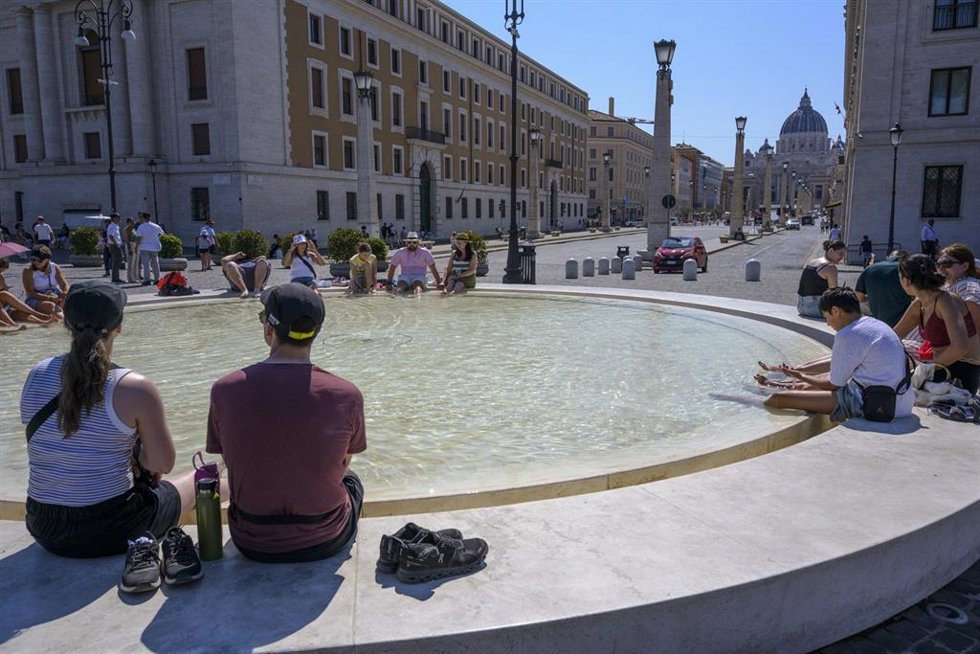 Imagen de archivo de una fuente de Roma, Italia.