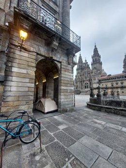 Tienda de campaña en el Obradoiro