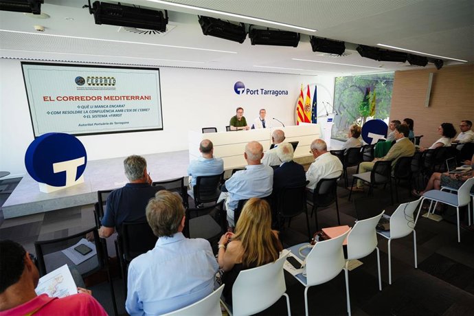 Imagen de la jornada 'El Corredor Mediterráneo y la confluencia con el eje del Ebro' organizada este lunes en Tarragona.