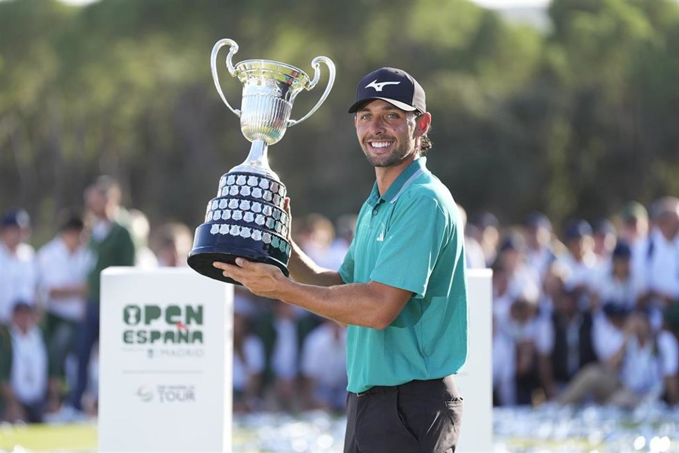 Archivo - Marco Penge celebra su victoria en el Open de España de golf de 2025