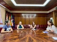 La alcaldesa traslada "el apoyo y la solidaridad" de Vitoria a la Asociación de Venezolanos en Álava