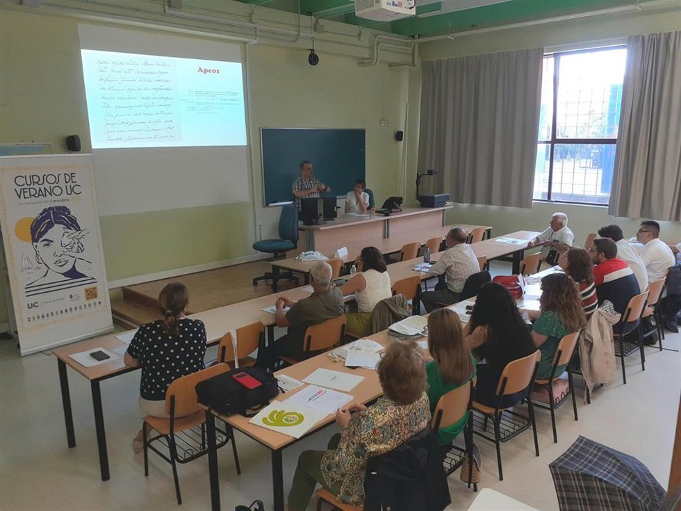 La profesora de la UC Esther Peña destaca el reflejo de dos sociedades en la toponimia histórica de la península