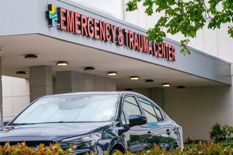 Archivo - La entrada al Centro de Emergencias y Traumatología del Centro Médico Delray, en medio de los cambios estatales en las normas de Medicaid