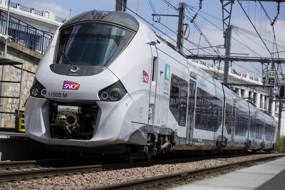 Archivo - Un tren de CAF
