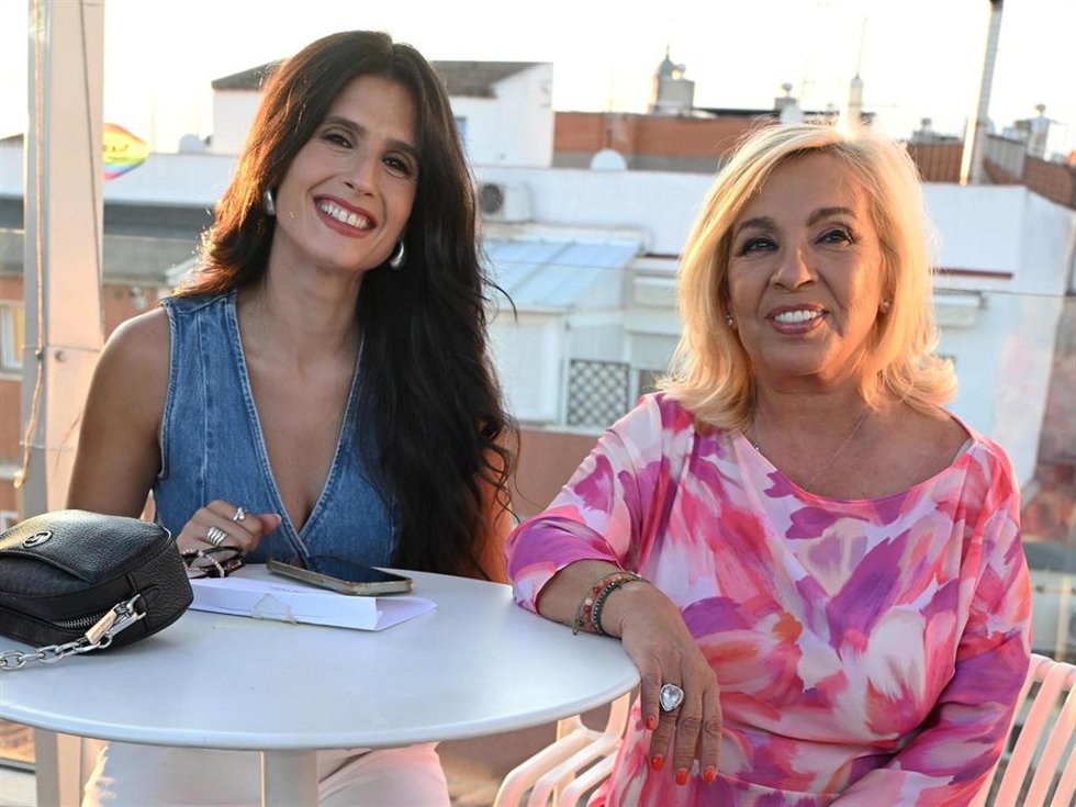 María 'la jerezana' y Carmen Borrego en el desfile de José Perea