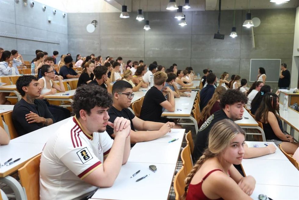 Estudiantes en la PAU extraordinaria en la UPCT