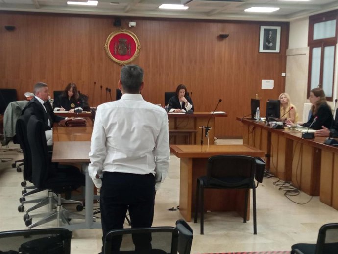 El condenado, en la Audiencia Provincial.