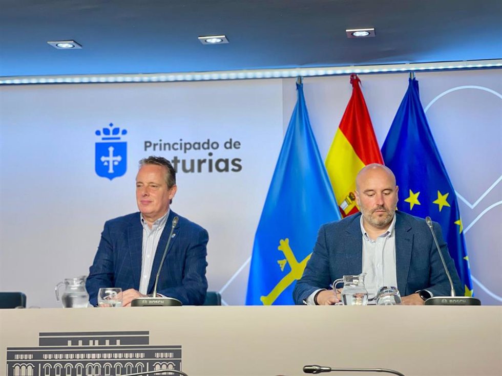Rueda de prensa el consejero de Medio Rural y Política Agraria, Marcelino Marcos, y el director general de Planificación Agraria, Marcos da Rocha.