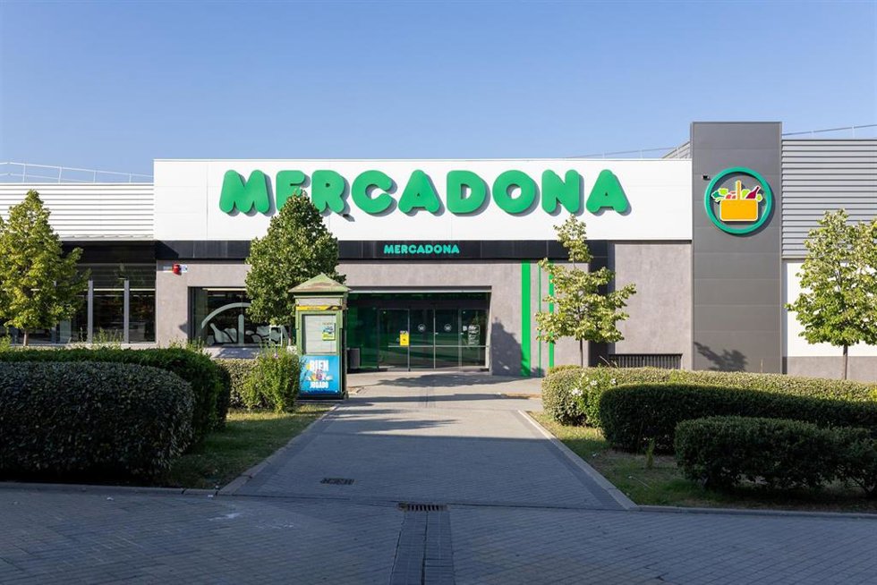 Acceso al supermercado de Mercadona de la calle Baltasar Gracián de Segovia.