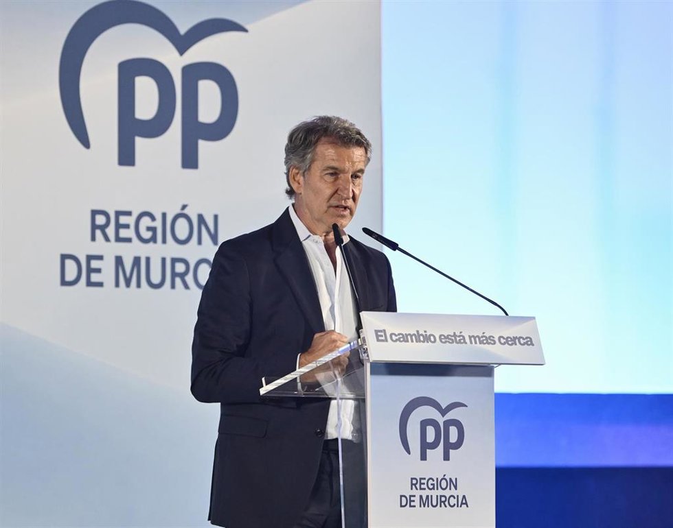 El presidente del PP, Alberto Núñez Feijóo, interviene durante la Junta Directiva Autonómica del PP, en la Filmoteca Regional 'Francisco Rabal', a 29 de junio de 2026, en Murcia, Región de Murcia (España).