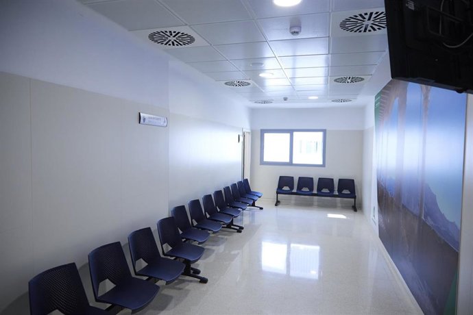 Archivo - Detalle de una sala de espera de un hospital andaluz
