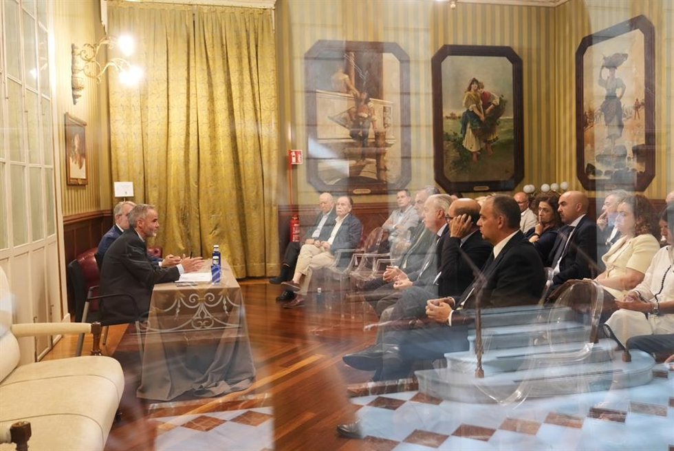 El rector de la UMU durante la conferencia