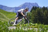Foto: Cian Uijtdebroeks liderará al Movistar Team en el Tour de Francia 2026
