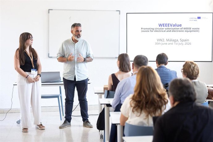 Las instalaciones de La Térmica han acogido la presentación del proyecto europeo WEEEVALUE, dentro del cual el Consorcio Provincial de Residuos Sólidos Urbanos (RSU) de la Diputación de Málaga lidera el proyecto piloto WEEE COLLECT
