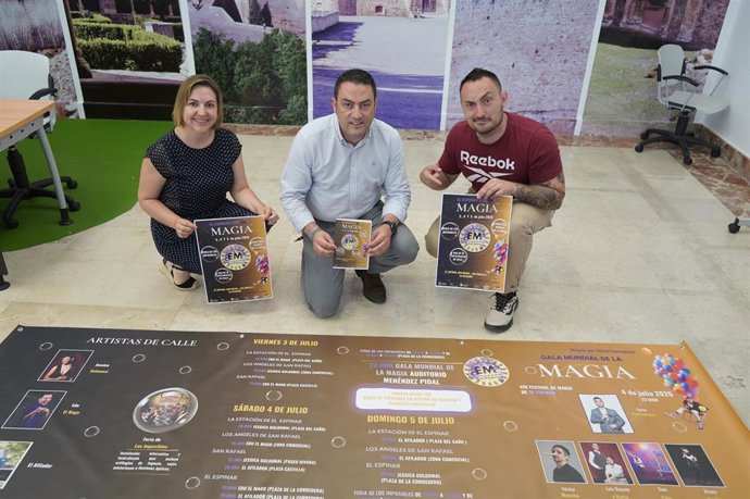 Tres artistas protagonizan esta semana la octava edición del festival 'El Espinar con EM de Magia' .