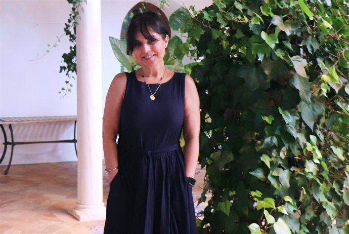 La escritora y periodista Nerea Riesco en la Pablo de Olavide en Carmona.