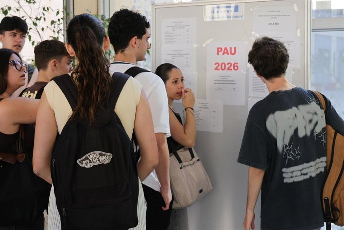 Estudiantes se examinan en la PAU en la Comunitat Valenciana