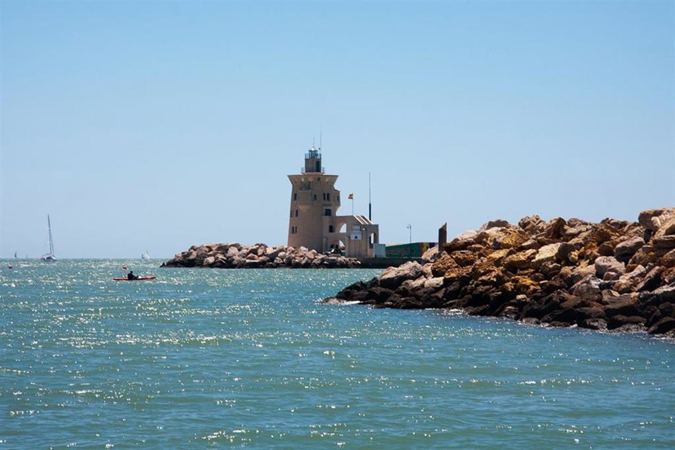 Archivo - Faro de Puerto Sherry.