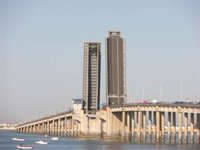 El puente Carranza de Cádiz pasará a denominarse Rafael Alberti para cumplir la Ley de Memoria Democrática
