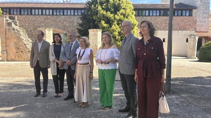 Representantes de la Universidad de Burgos, de Patrimonio Nacional, la alcaldesa de Burgos, Cristina Ayala, y el subdelegado del Gobierno, Pedro de la Fuente.