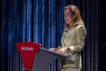 Archivo - La presidenta de Banco Santander, Ana Botín, durante la clausura de su programa solidario “Euros de tu Nómina”, a 12 de mayo de 2026, en Madrid (España). 
