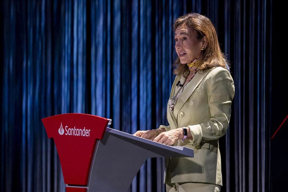 Archivo - La presidenta de Banco Santander, Ana Botín, durante la clausura de su programa solidario “Euros de tu Nómina”, a 12 de mayo de 2026, en Madrid (España).