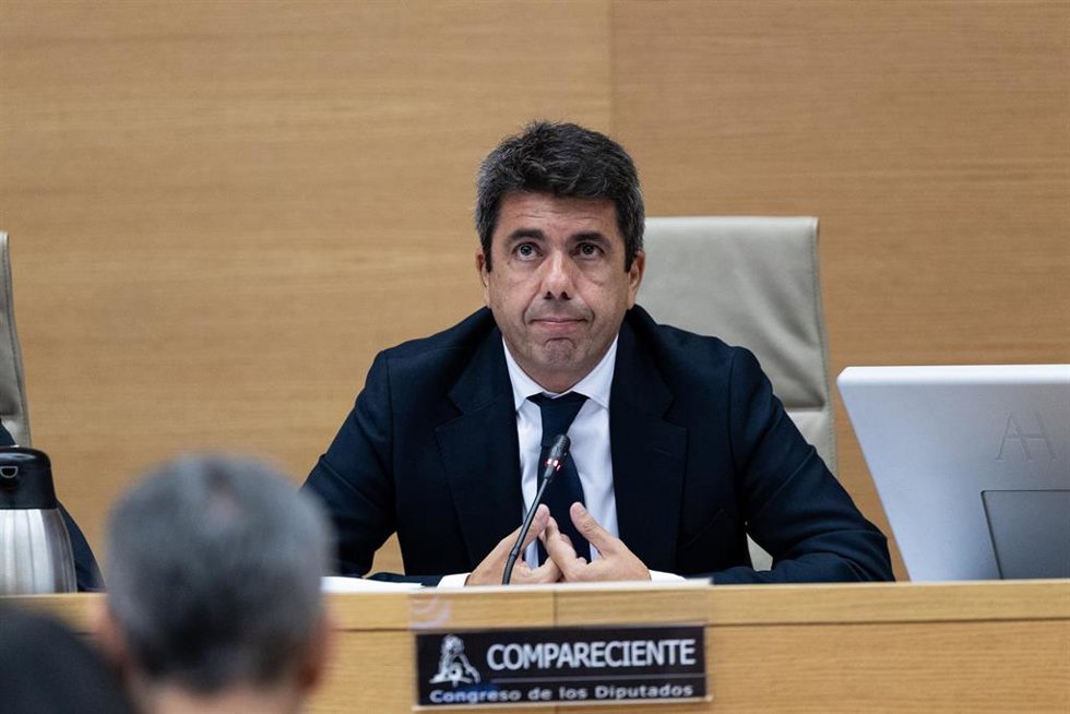 Archivo - El expresidente de la Generalitat valenciana, Carlos Mazón, comparece ante la comisión de la dana, en el Congreso de los Diputados, a 17 de noviembre de 2025, en Madrid (España).