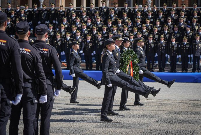 Archivo - Imágenes del desfile del Día de la Policía Nacional, a 2 de octubre de 2024, en Sevilla, Andalucía (España). 