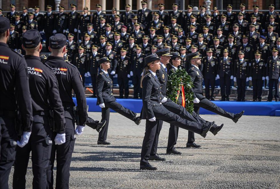 Archivo - Imágenes del desfile del Día de la Policía Nacional, a 2 de octubre de 2024, en Sevilla, Andalucía (España). 
