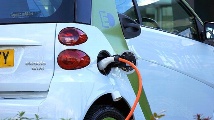 Archivo - Coche eléctrico
