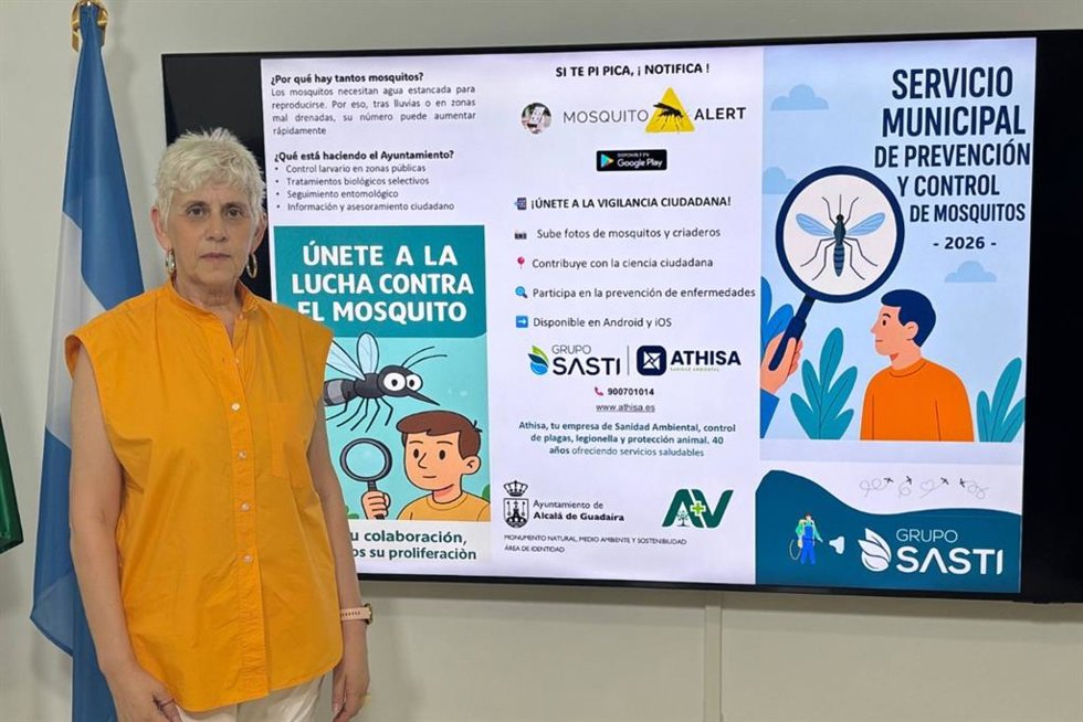La delegada de Monumento Natural, Medioambiente y Sostenibilidad, Luisa Campos, durante su explicación sobre el 'Plan Municipal de Vigilancia y Control de Vectores'.
