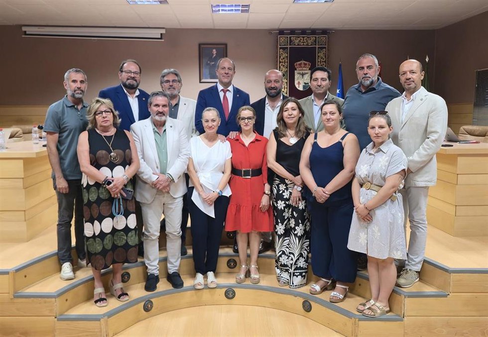 Miembros del equipo de dirección de la UJA y del gobierno local del Ayuntamiento de Pozo Alcón.