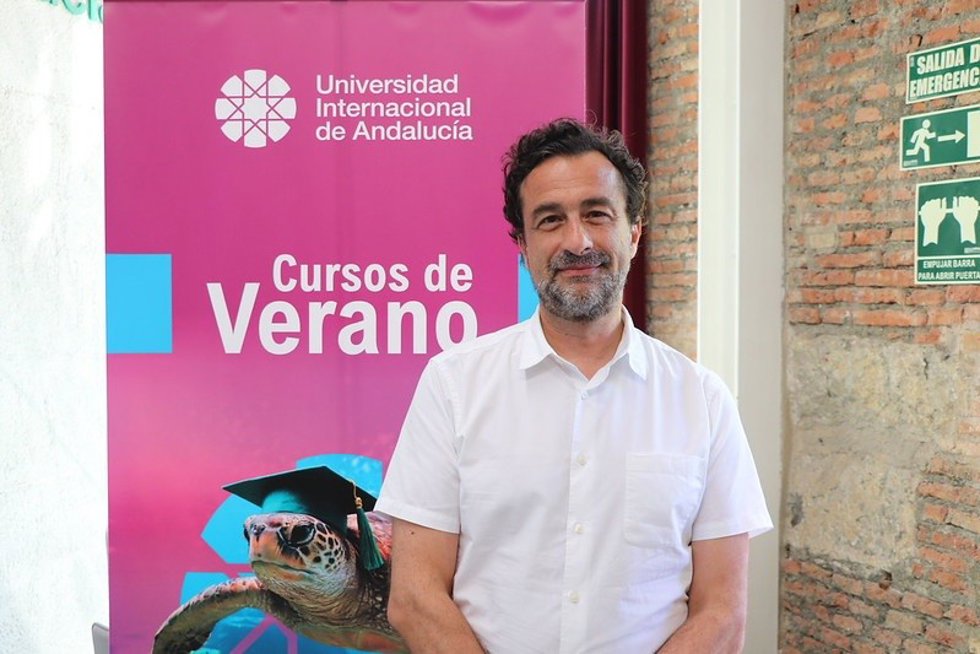 Foto del arquitecto Sergi Carulla durante el encuentro 'Puerto de Málaga 360º' de los cursos de verano de UNIA.
