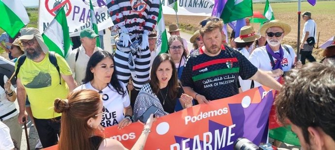 Nico Sguiglia y Alejandra Durán junto a la secretaria general de Podemos, Ione Belarra. Imagen de archivo.