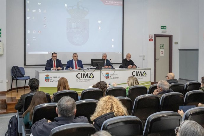 Archivo - Foto de archivo de la presentación de la Estrategia de Adaptación al Cambio Climático de Cantabria