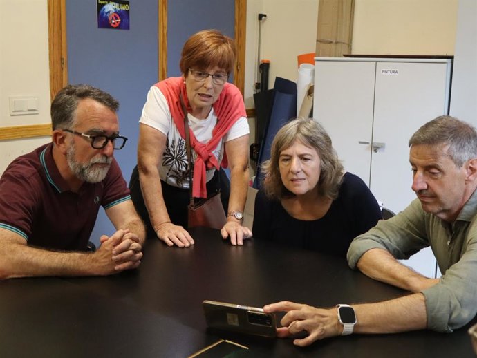Reunión de ediles del PSOE de Oviedo con vecinos de San Lázaro.