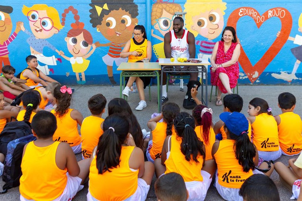 El pívot internacional español del Real Madrid Usman Garuba ha animado a disfrutar del deporte a los alumnos del Campus Social Basketball Kellogg's.