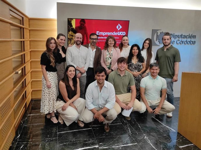 El delegado de Desarrollo Económico, Promoción y Empleo de la Diputación de Córdoba, Félix Romero (centro), en la presentación de los proyectos de EmprendeUCO-Diputación de Córdoba.