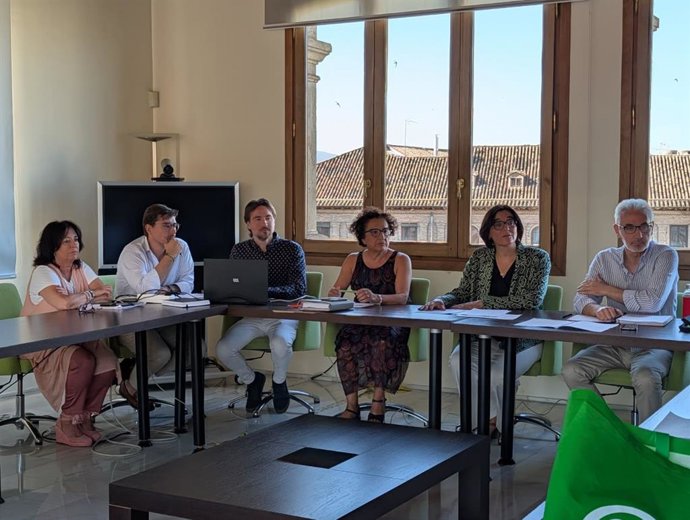 La delegada de Desarrollo Educativo y Formación Profesional de la Junta en Granada, María José Martín, preside la Comisión Provincial de la Convivencia Escolar.
