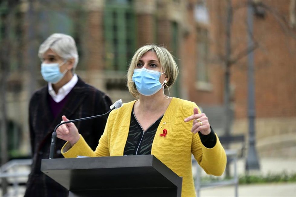 Archivo - La consellera de Salud de la Generalitat, Alba Vergés, ofrece declaraciones a los medios de comunicación frente al Recinto Modernista del Hospital de Sant Pau de Barcelona, Catalunya (España), a 1 de diciembre de 2020