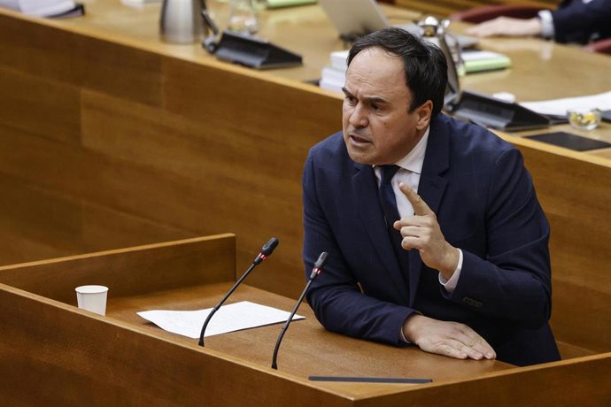 Archivo - El 'president' de la Generalitat, Juanfran Pérez Llorca, en una imagen de archivo en Les Corts Valencianes