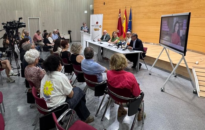 La consejera de Política Social, Familias e Igualdad, Conchita Ruiz, durante el acto de presentación de la campaña Casilla Empresa Solidaria