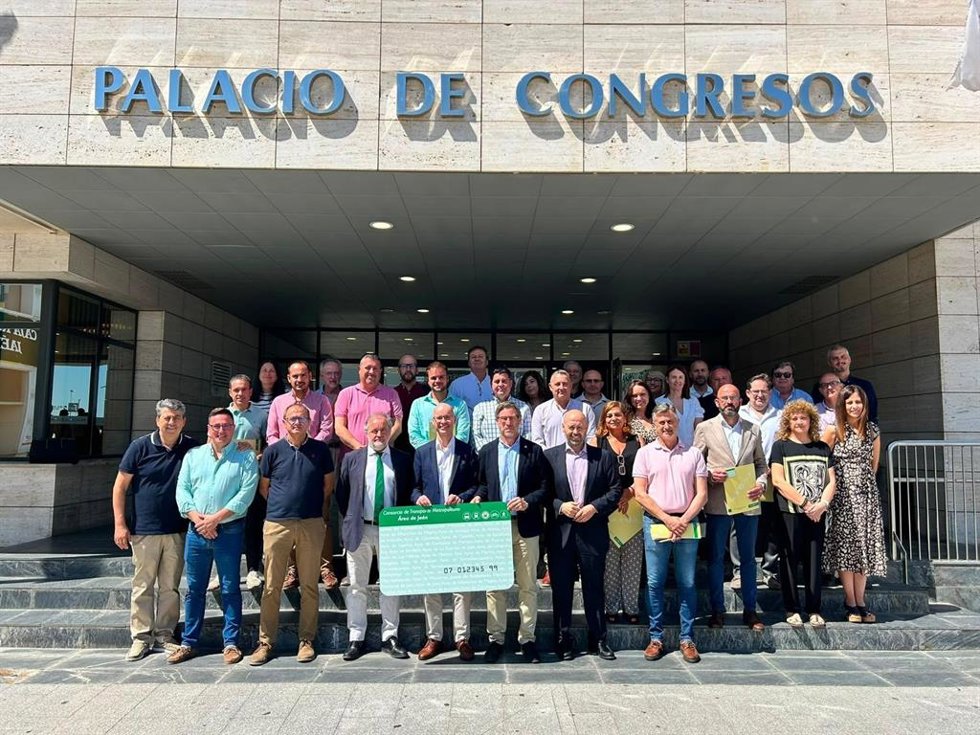 Asistentes a la reunión de consejo del Consorcio de Transporte Metropolitano.