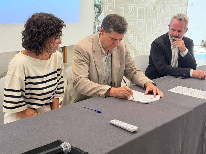 Firma de convenios turísticos en Eivissa