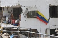 Delcy Rodríguez visita un campamento de desplazados por los terremotos al norte de Caracas